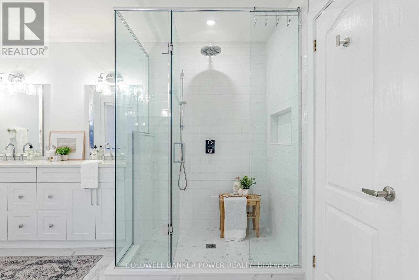 Photo 32 of 50 for 333 Sunnyside Crescent