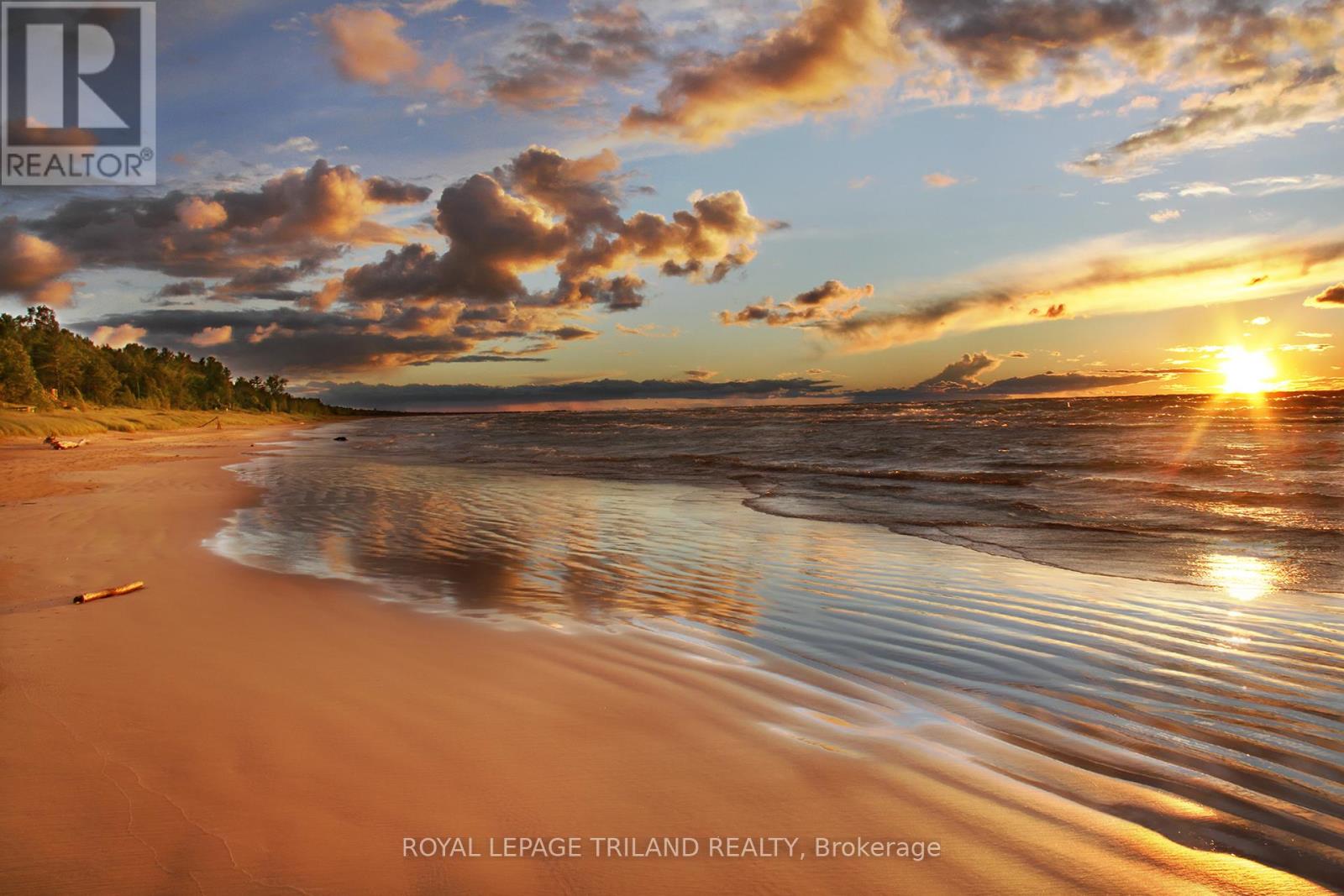 10328 Pinetree Drive, Lambton Shores, Ontario  N0M 1T0 - Photo 17 - X12854244