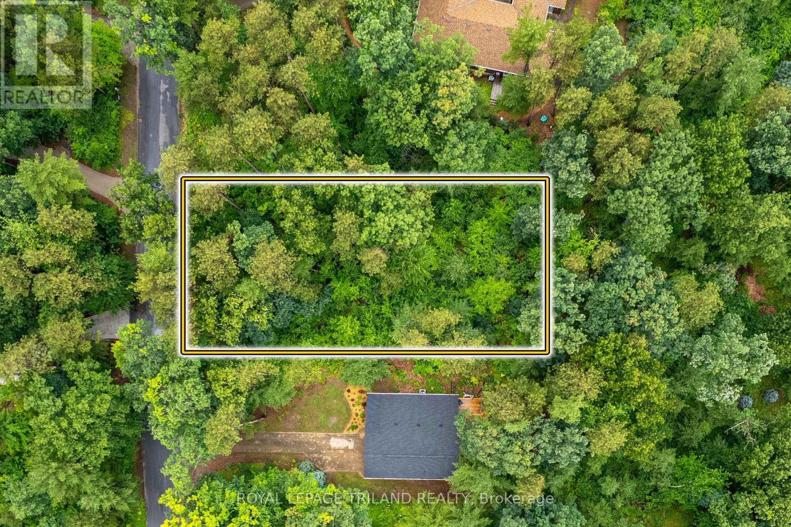 10328 Pinetree Drive, Lambton Shores, Ontario  N0M 1T0 - Photo 2 - X12854244