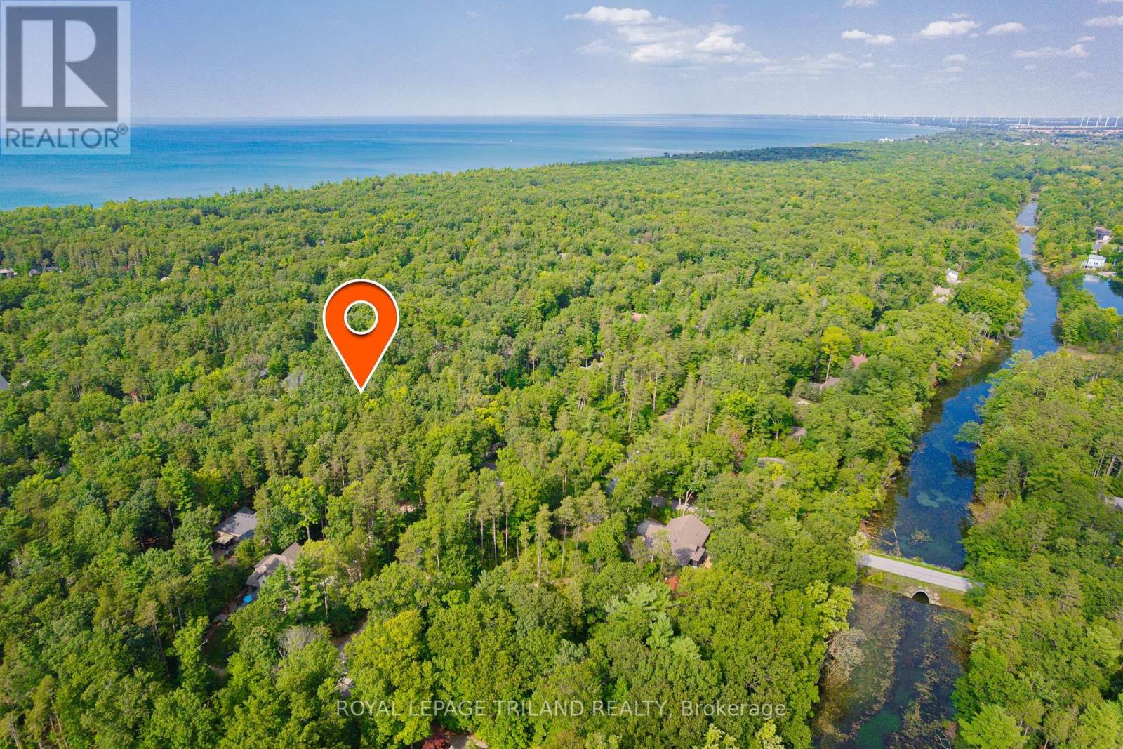 10328 Pinetree Drive, Lambton Shores, Ontario  N0M 1T0 - Photo 21 - X12854244