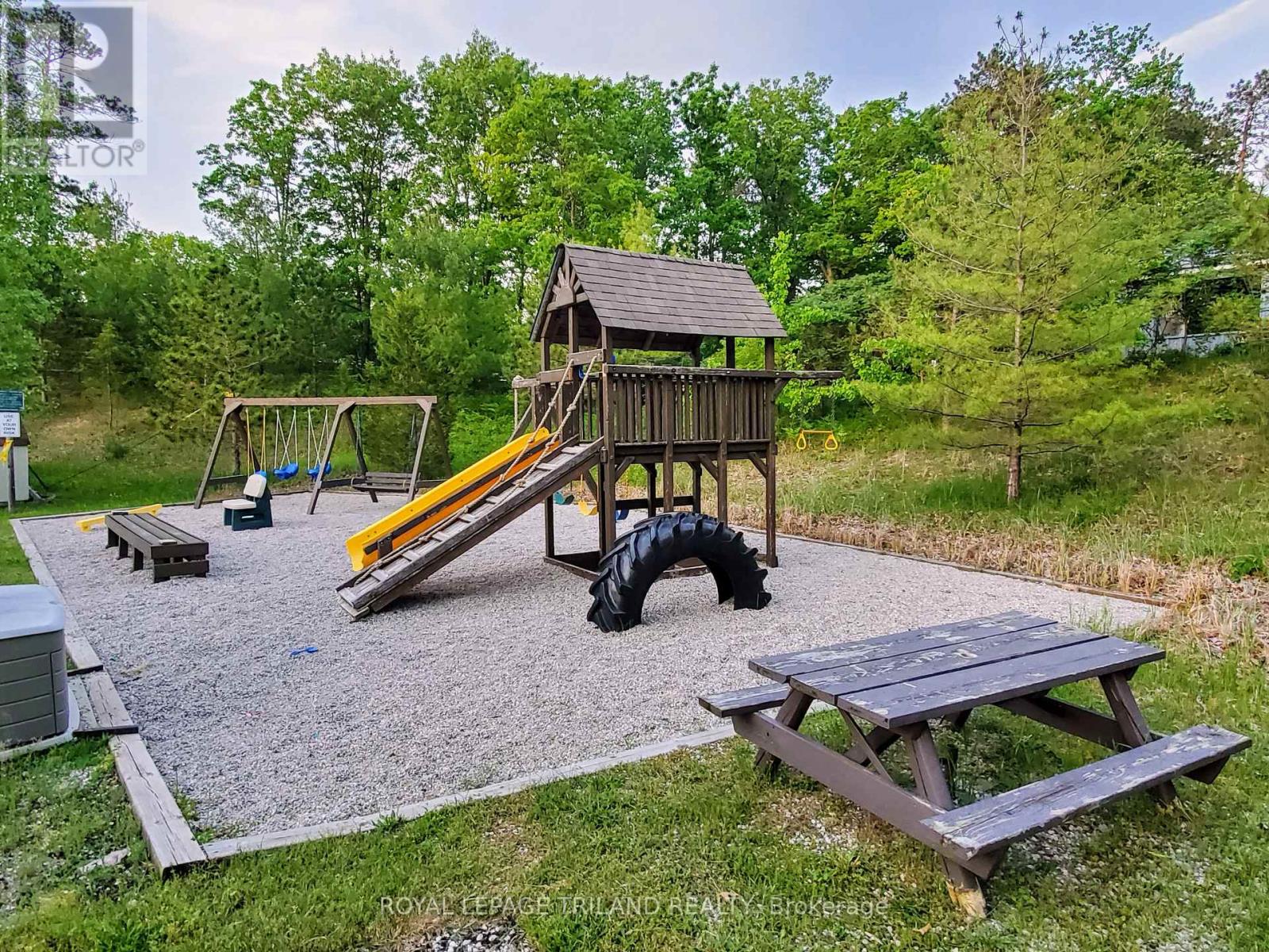 10328 Pinetree Drive, Lambton Shores, Ontario  N0M 1T0 - Photo 25 - X12854244