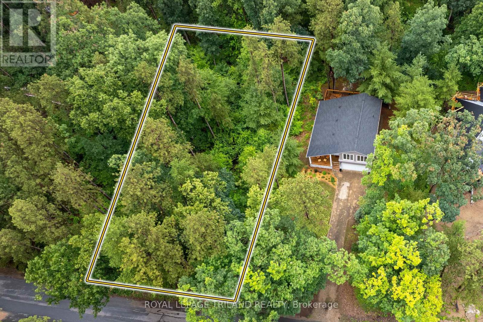 10328 Pinetree Drive, Lambton Shores, Ontario  N0M 1T0 - Photo 3 - X12854244