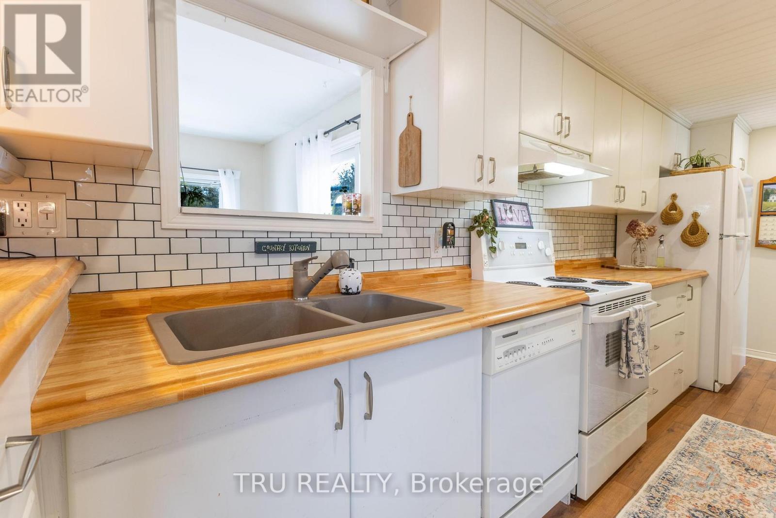 19 Maplewood Avenue, Beckwith, Ontario  K7C 3P1 - Photo 8 - X12853886