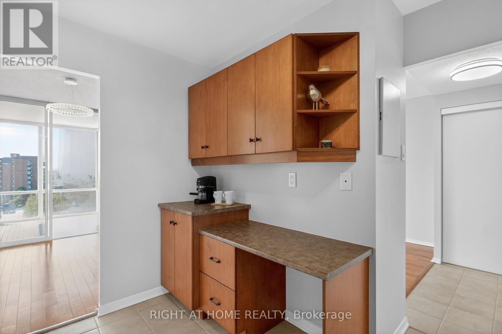 808 - 2759 Carousel Crescent, Ottawa, Ontario  K1T 2N5 - Photo 12 - X12853916