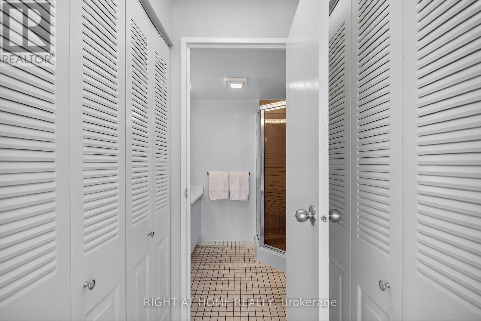 808 - 2759 Carousel Crescent, Ottawa, Ontario  K1T 2N5 - Photo 15 - X12853916