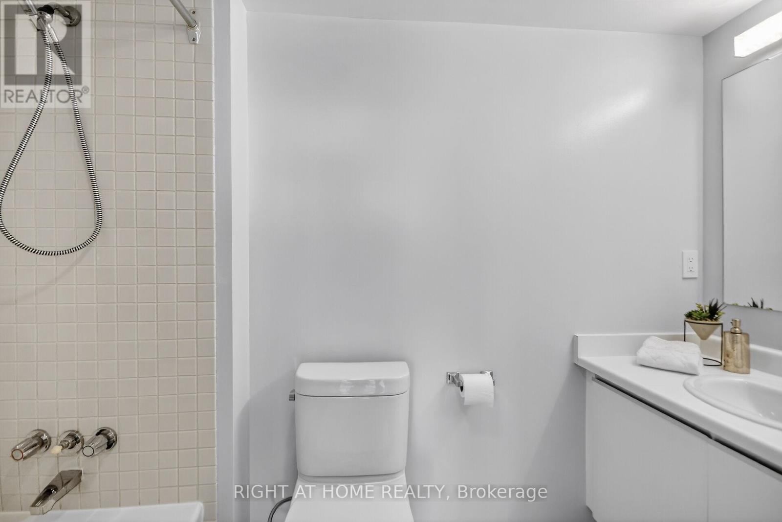 808 - 2759 Carousel Crescent, Ottawa, Ontario  K1T 2N5 - Photo 19 - X12853916