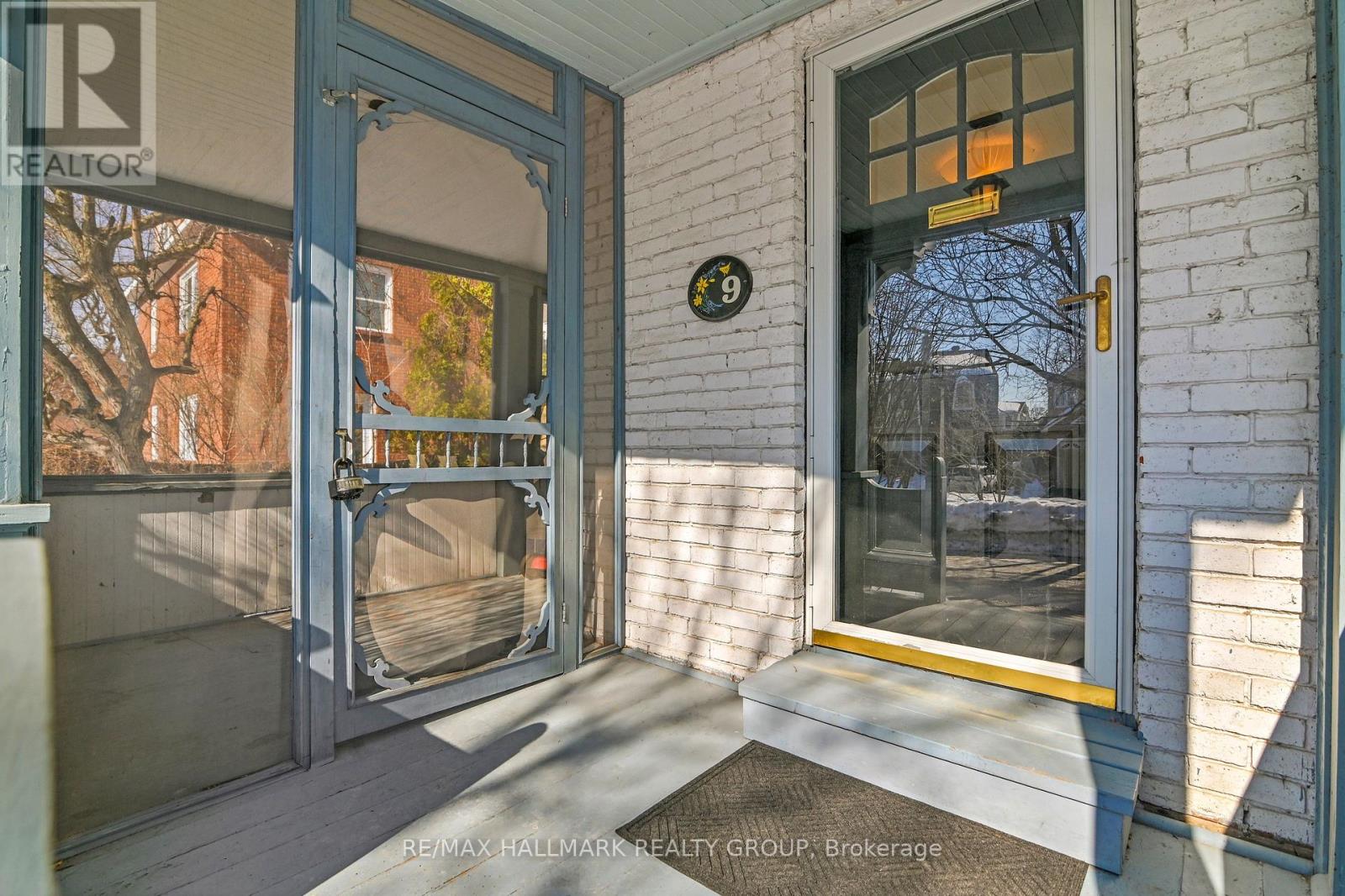 9 Rock Avenue, Ottawa, Ontario  K1M 1A5 - Photo 2 - X12854060