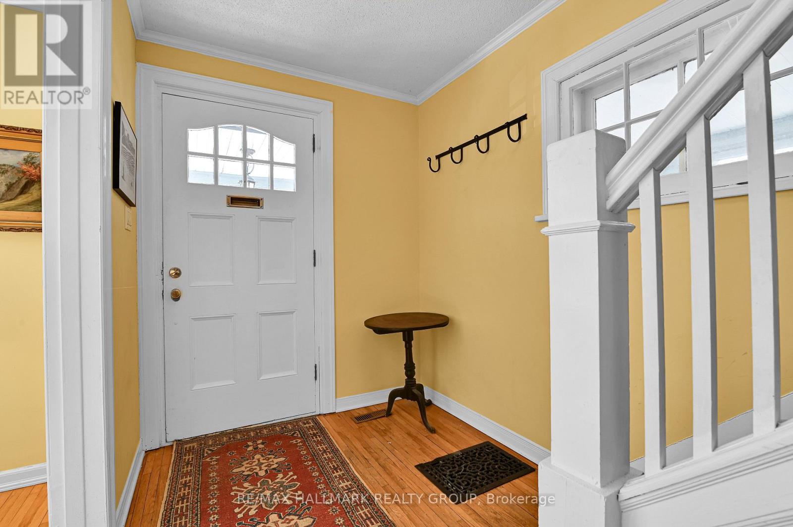 9 Rock Avenue, Ottawa, Ontario  K1M 1A5 - Photo 4 - X12854060