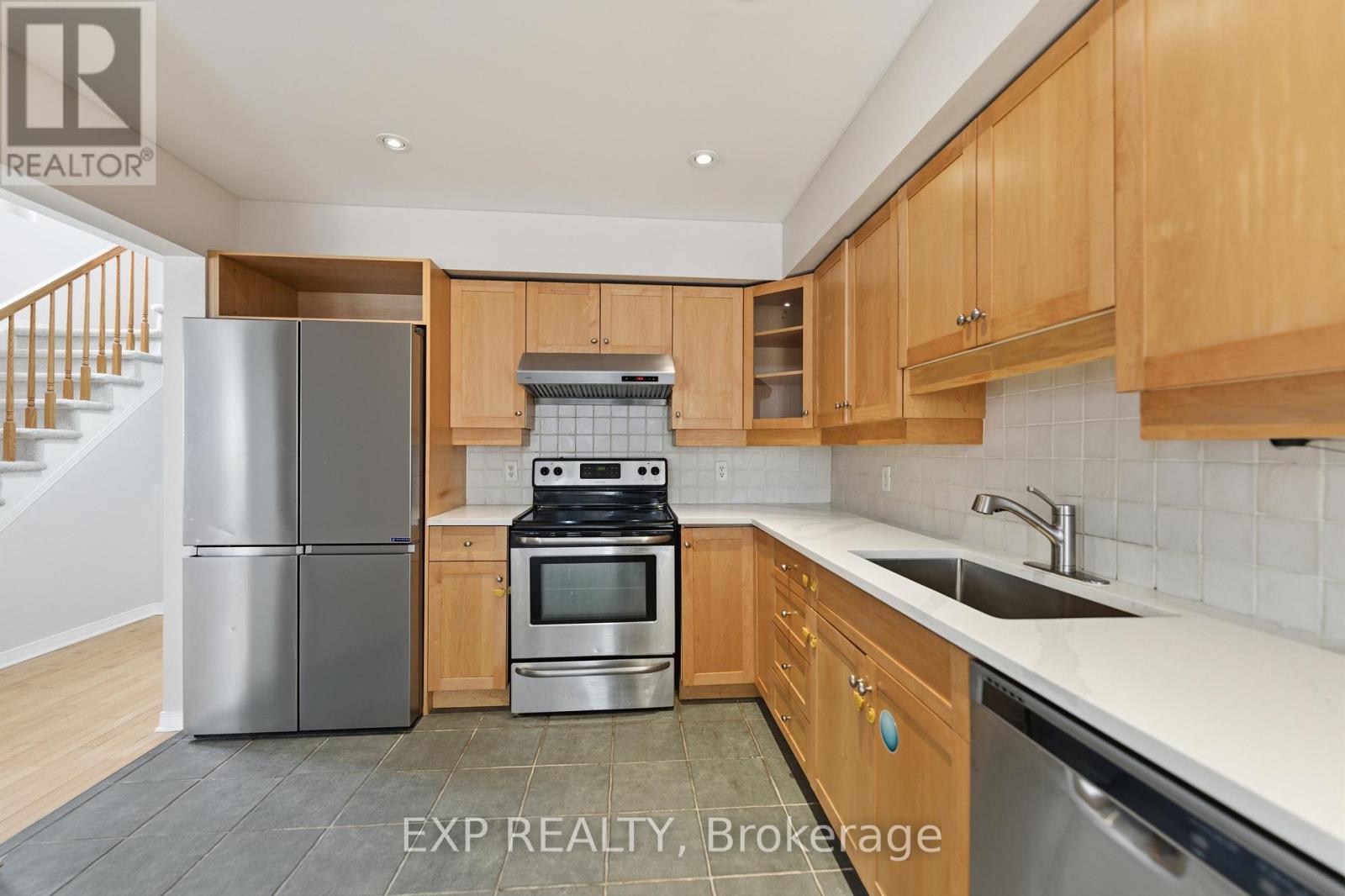 30 Fieldberry Private, Ottawa, Ontario  K2J 5E8 - Photo 11 - X12854218