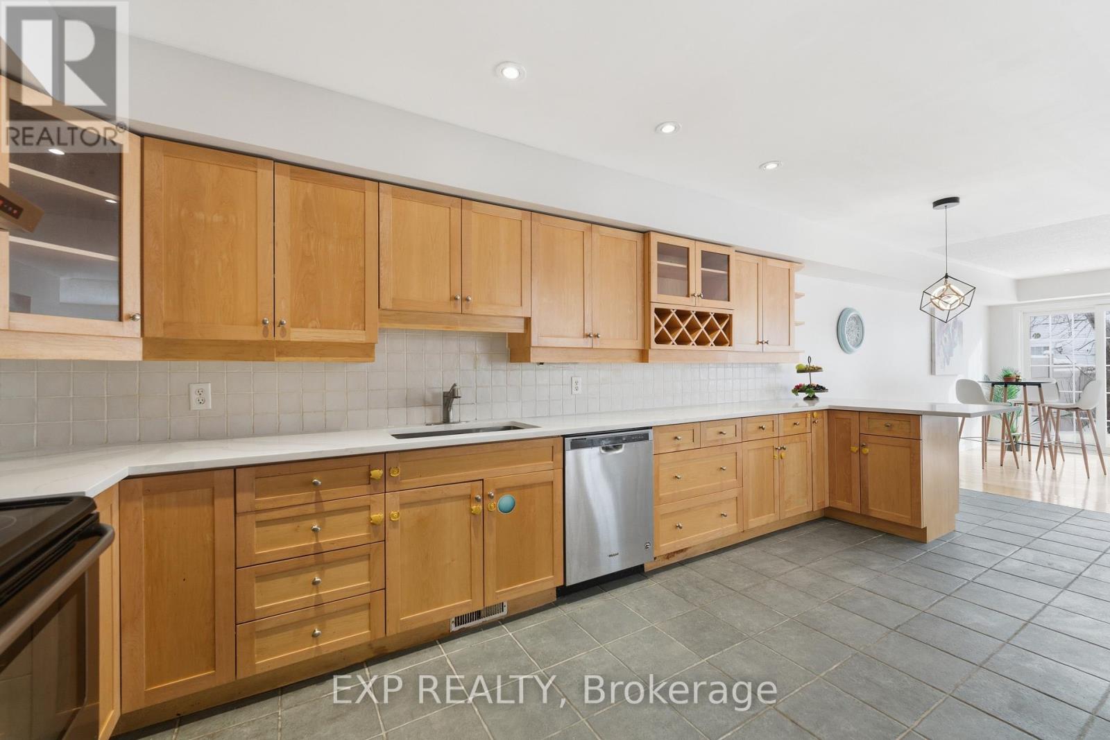 30 Fieldberry Private, Ottawa, Ontario  K2J 5E8 - Photo 9 - X12854218