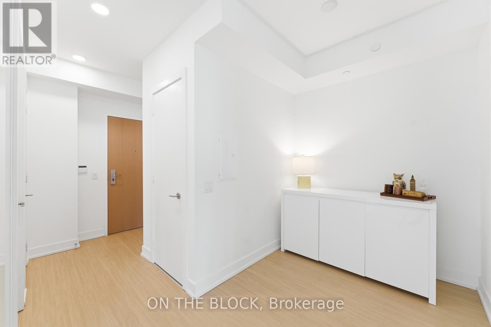 5309 - 7 Grenville Street, Toronto, Ontario  M4Y 0E9 - Photo 2 - C12853338