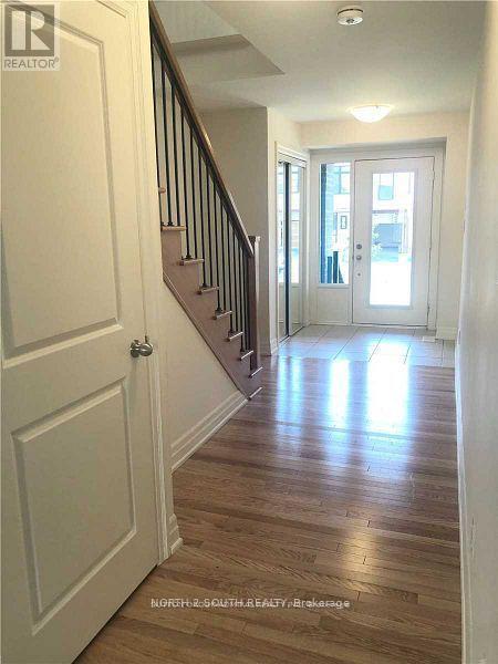 160 Tango Crescent, Newmarket, Ontario  L3X 0K5 - Photo 10 - N12853300