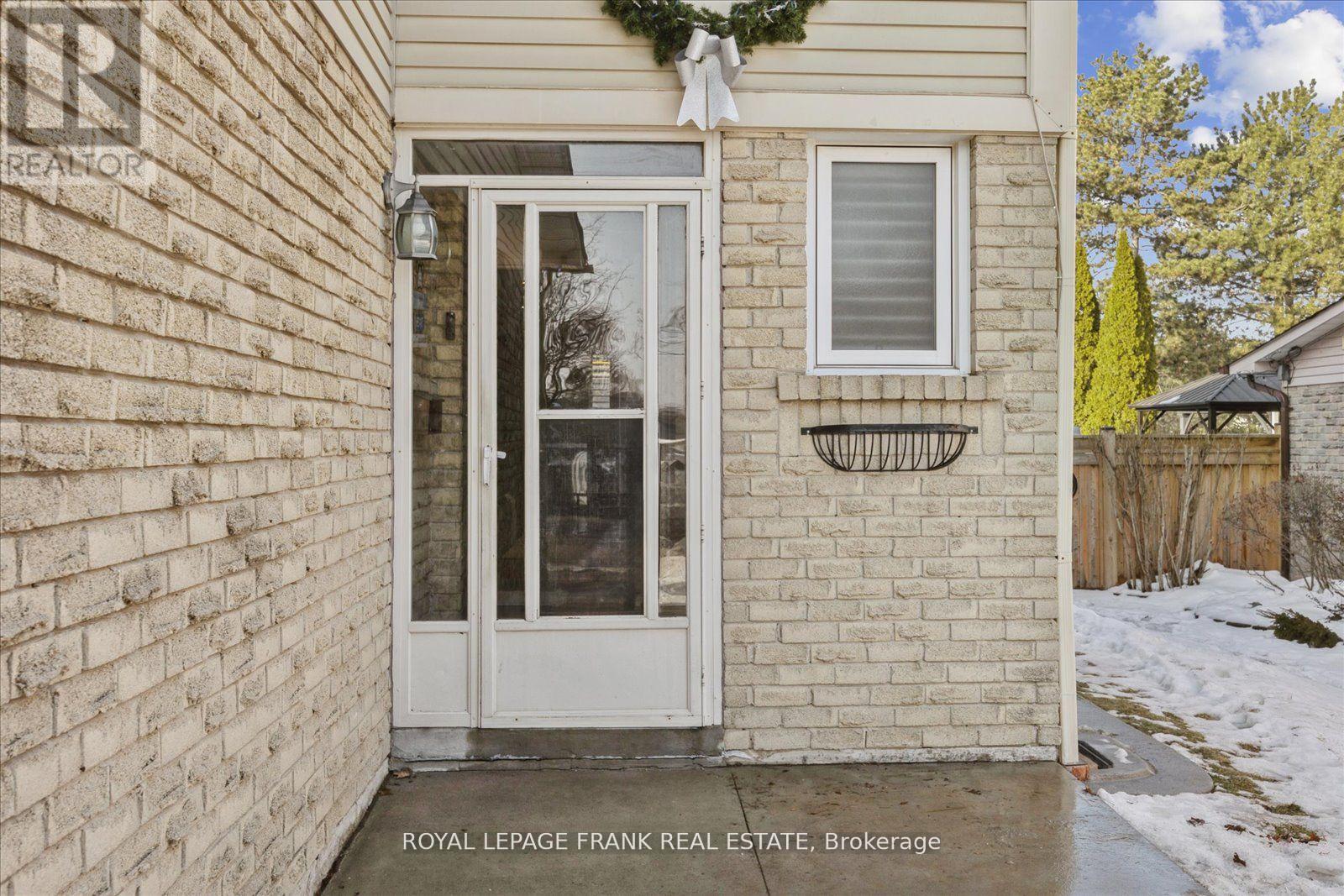 386 PRINCE OF WALES DRIVE, Whitby, Ontario