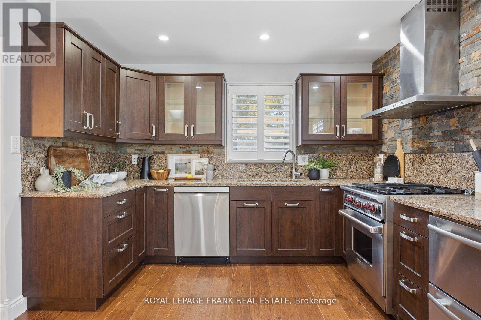 386 Prince Of Wales Drive, Whitby (Blue Grass Meadows), Ontario  L1N 6M9 - Photo 8 - E12854098