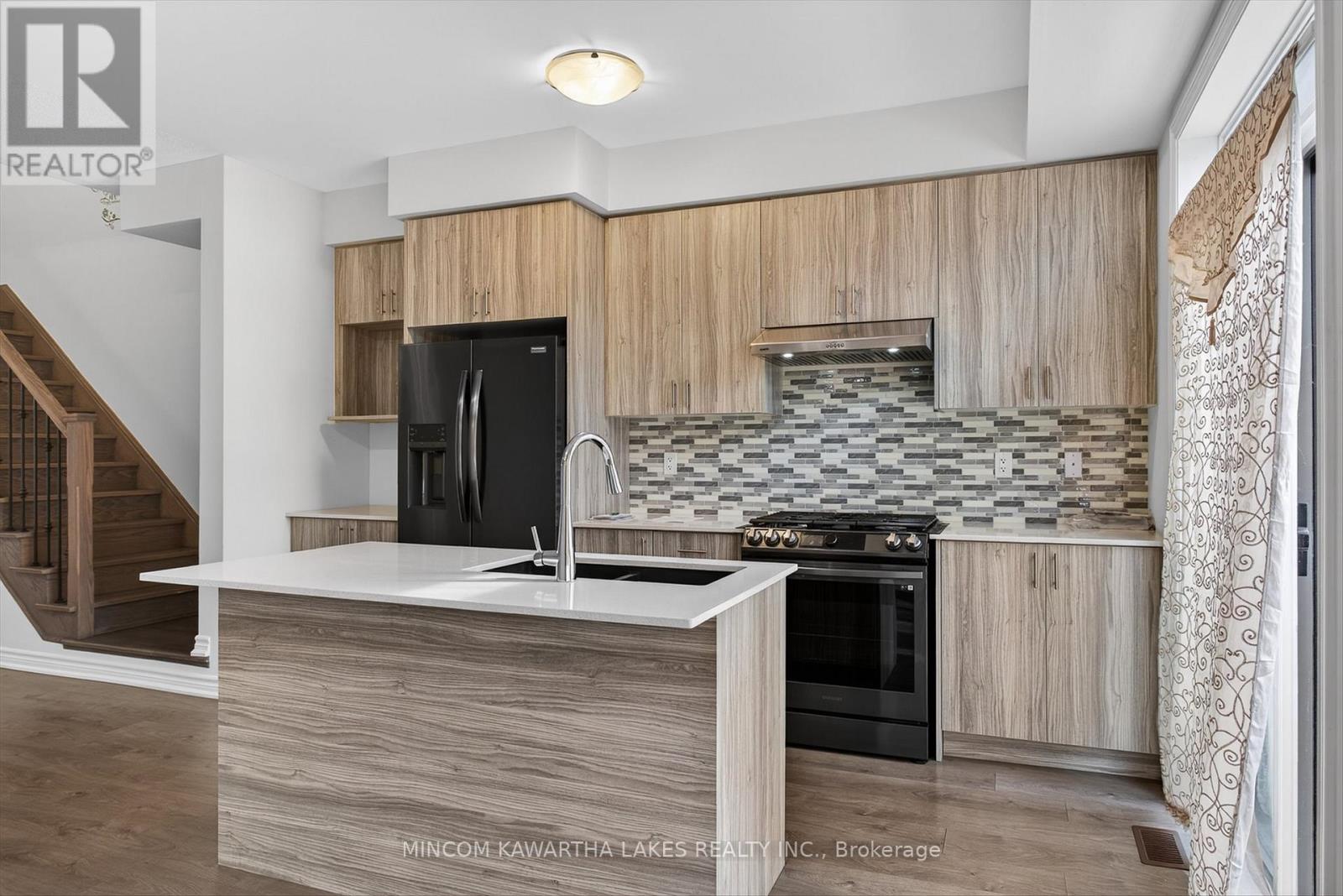 348 Okanagan Path, Oshawa, Ontario  L1H 0A7 - Photo 12 - E12854120