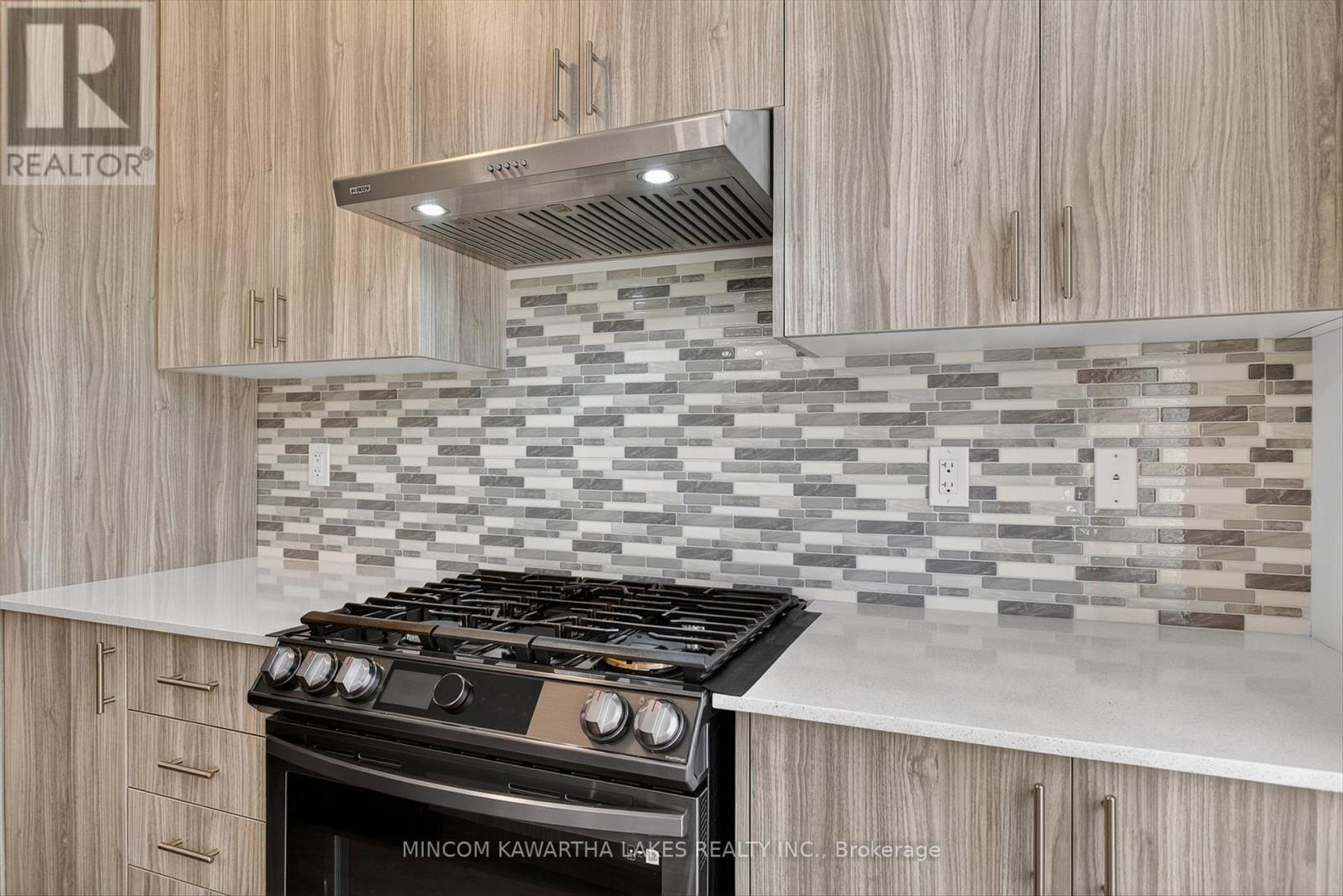 348 Okanagan Path, Oshawa, Ontario  L1H 0A7 - Photo 13 - E12854120