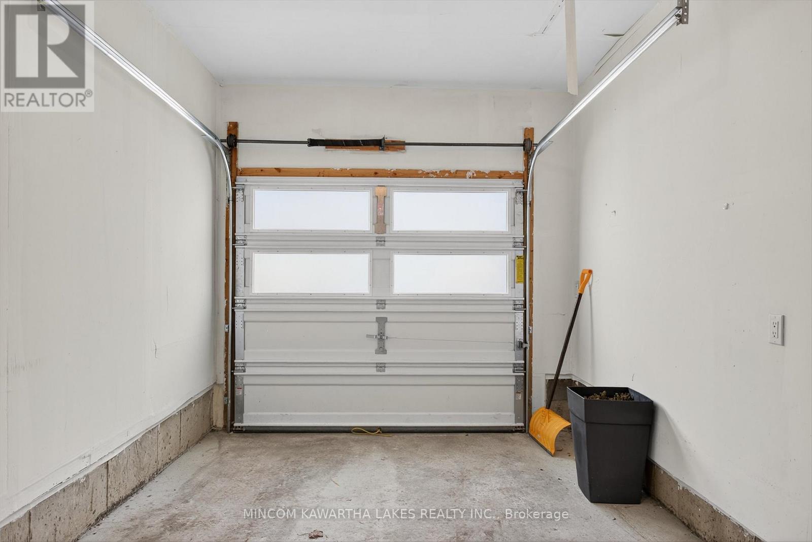 348 Okanagan Path, Oshawa, Ontario  L1H 0A7 - Photo 34 - E12854120