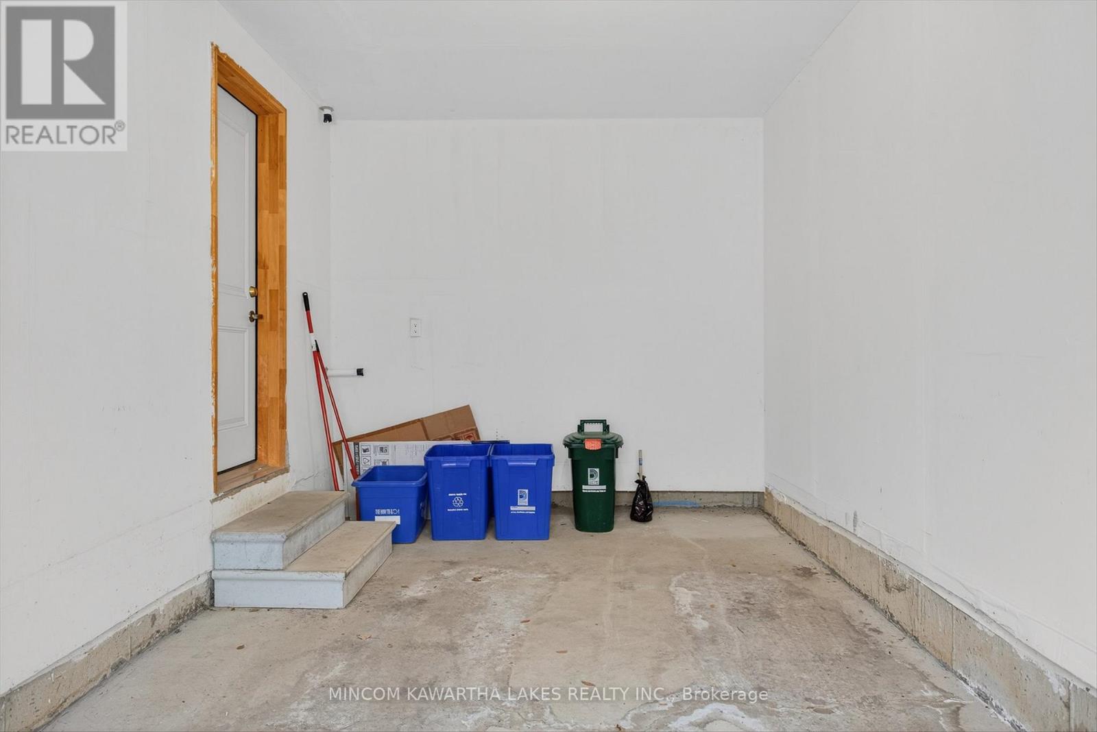 348 Okanagan Path, Oshawa, Ontario  L1H 0A7 - Photo 35 - E12854120