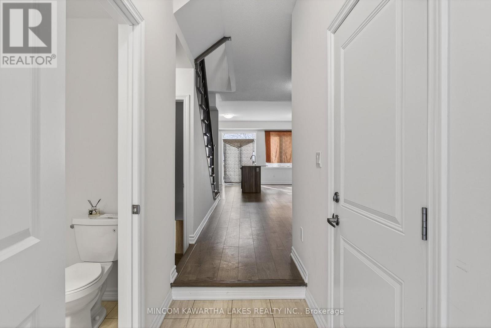 348 Okanagan Path, Oshawa, Ontario  L1H 0A7 - Photo 6 - E12854120