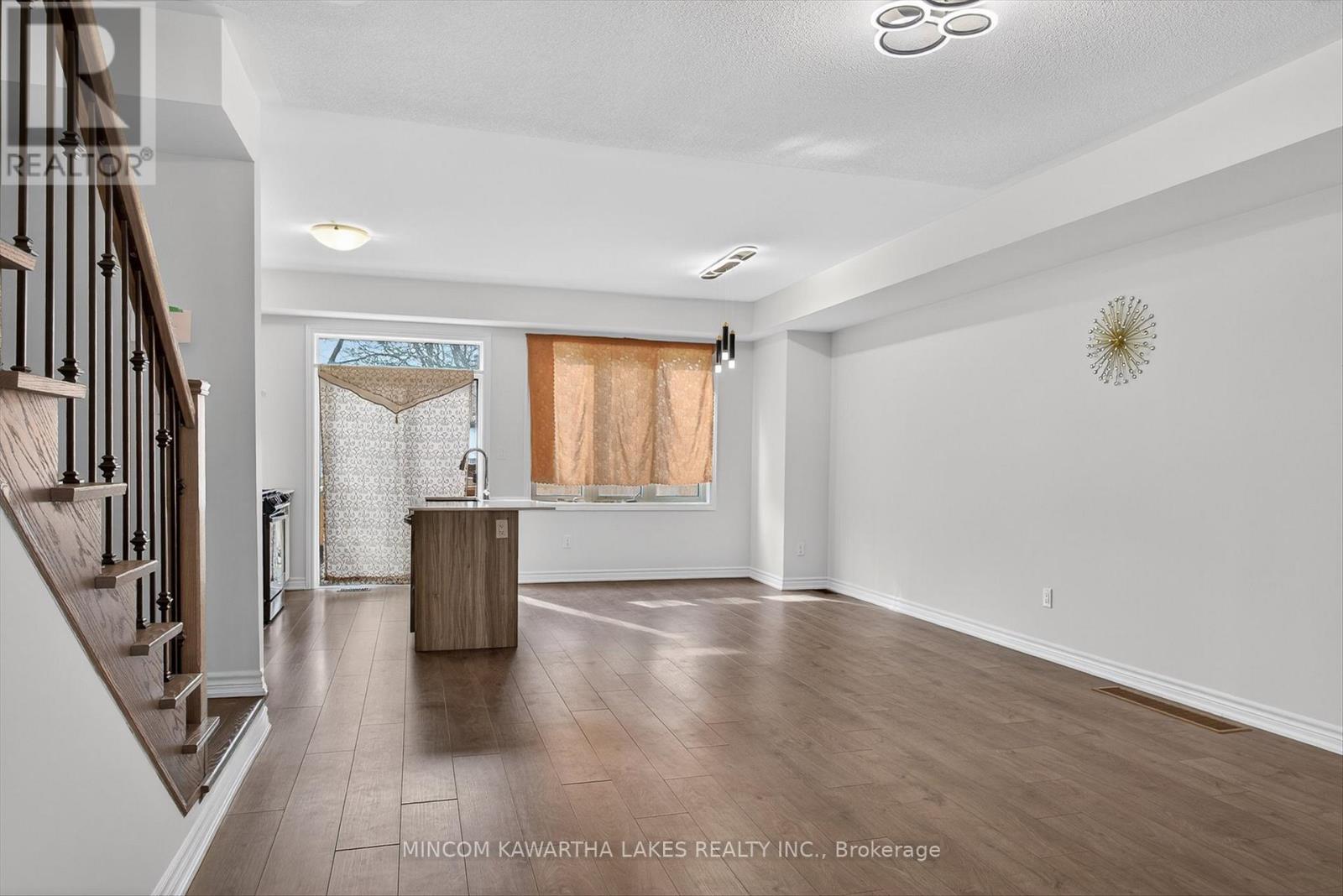 348 Okanagan Path, Oshawa, Ontario  L1H 0A7 - Photo 8 - E12854120