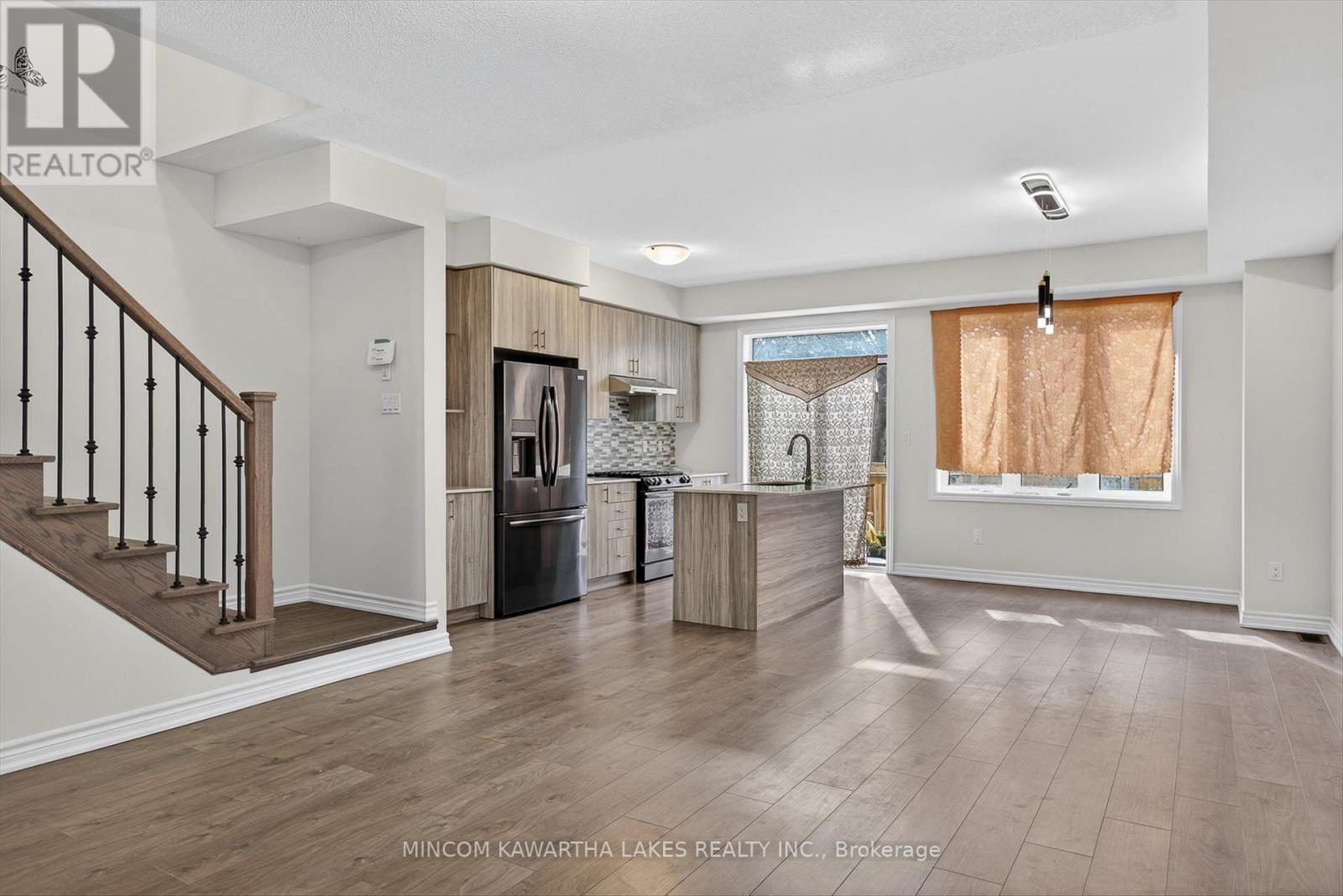 348 Okanagan Path, Oshawa, Ontario  L1H 0A7 - Photo 9 - E12854120