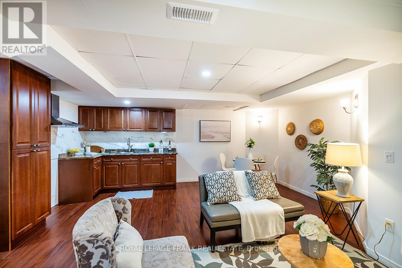 1533 Clearbrook Drive, Oshawa, Ontario  L1K 2P6 - Photo 4 - E12854168