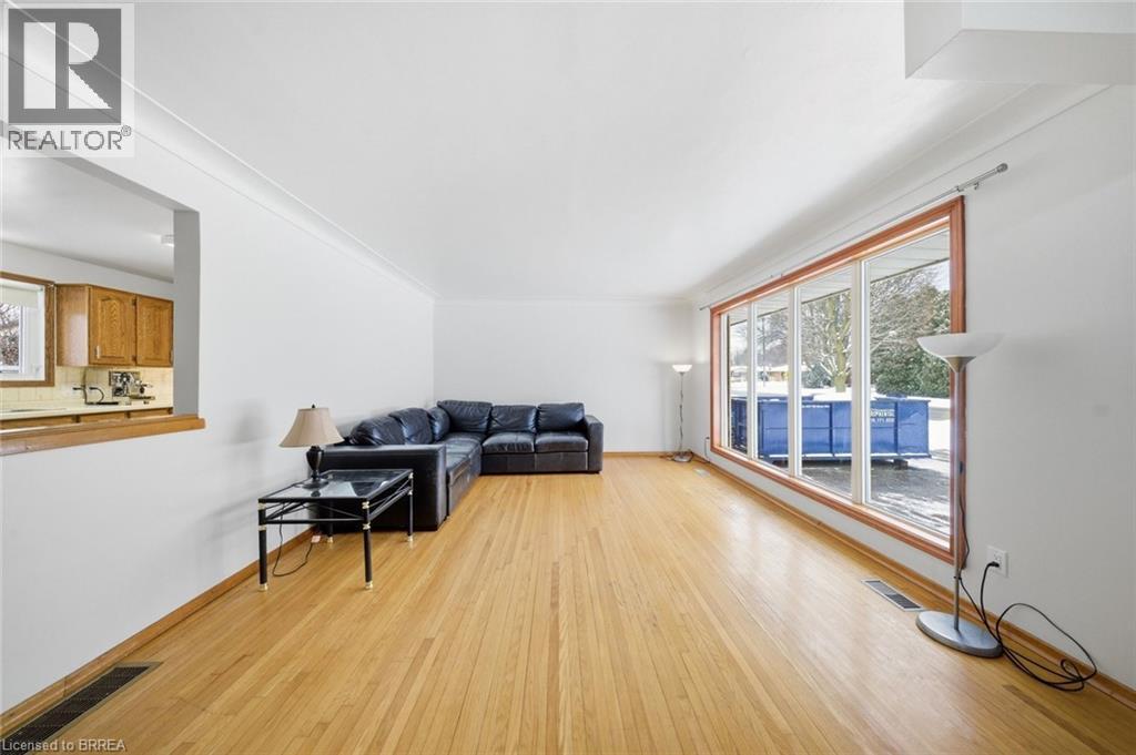 247 Memorial Drive, Brantford, Ontario  N3R 5T2 - Photo 12 - 40805448