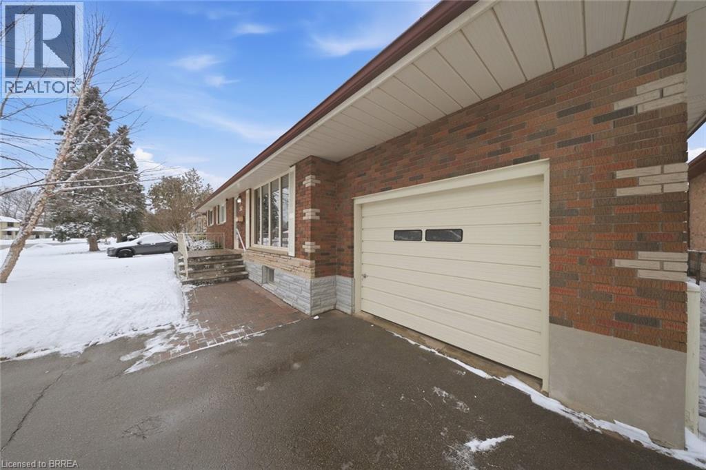 247 Memorial Drive, Brantford, Ontario  N3R 5T2 - Photo 8 - 40805448