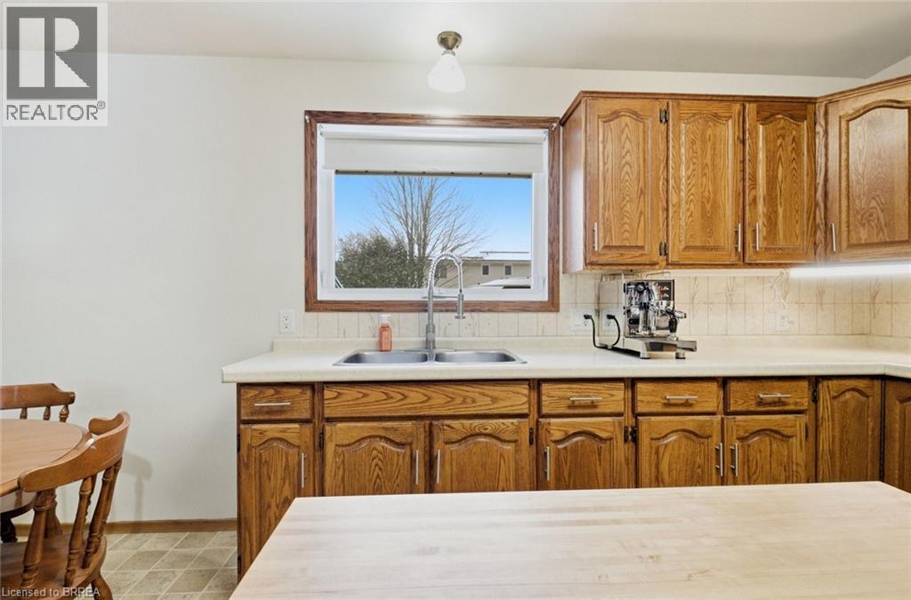 247 Memorial Drive, Brantford, Ontario  N3R 5T2 - Photo 15 - 40805448