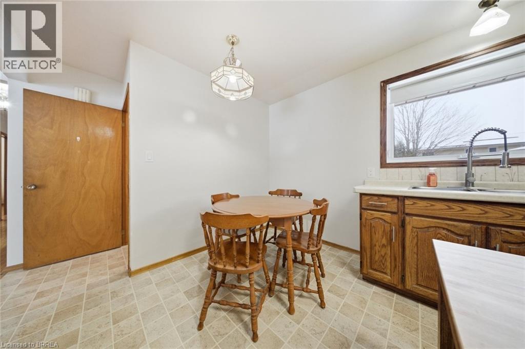 247 Memorial Drive, Brantford, Ontario  N3R 5T2 - Photo 14 - 40805448