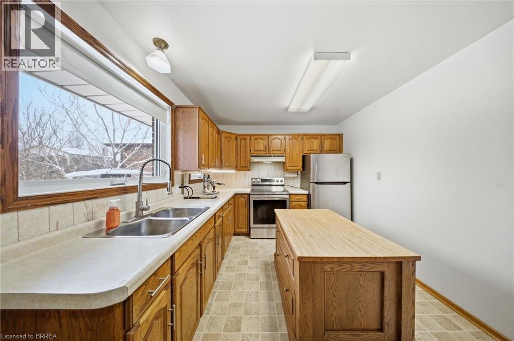 247 Memorial Drive, Brantford, Ontario  N3R 5T2 - Photo 17 - 40805448