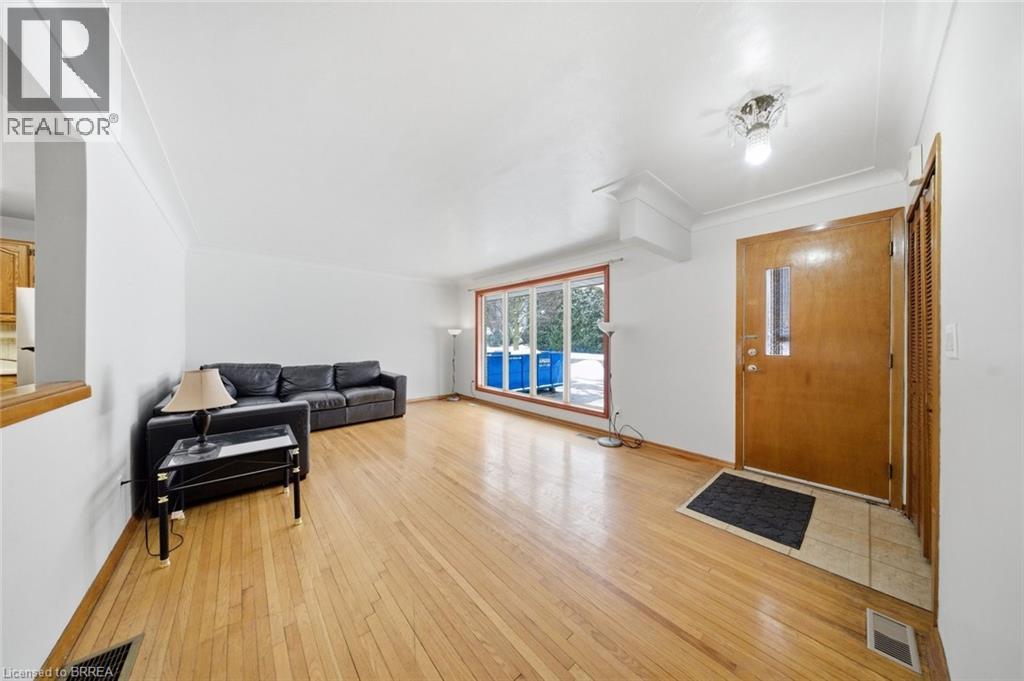 247 Memorial Drive, Brantford, Ontario  N3R 5T2 - Photo 10 - 40805448