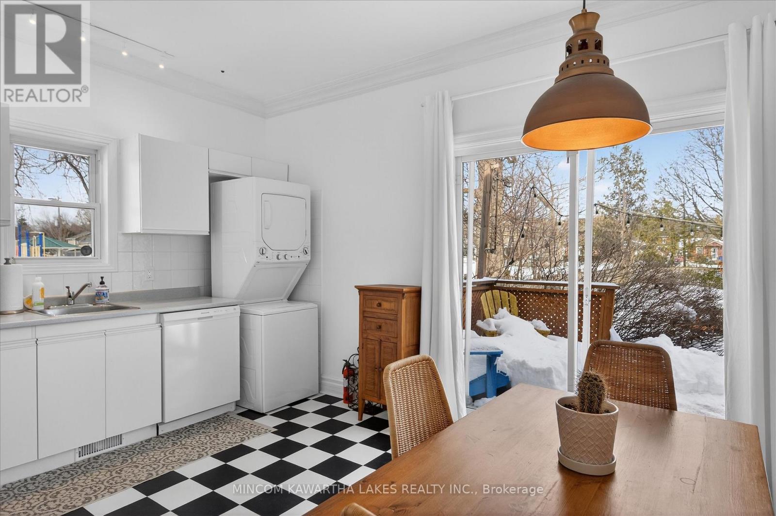 668 Brown Street, Peterborough (Otonabee Ward 1), Ontario  K9J 4K5 - Photo 12 - X12854076