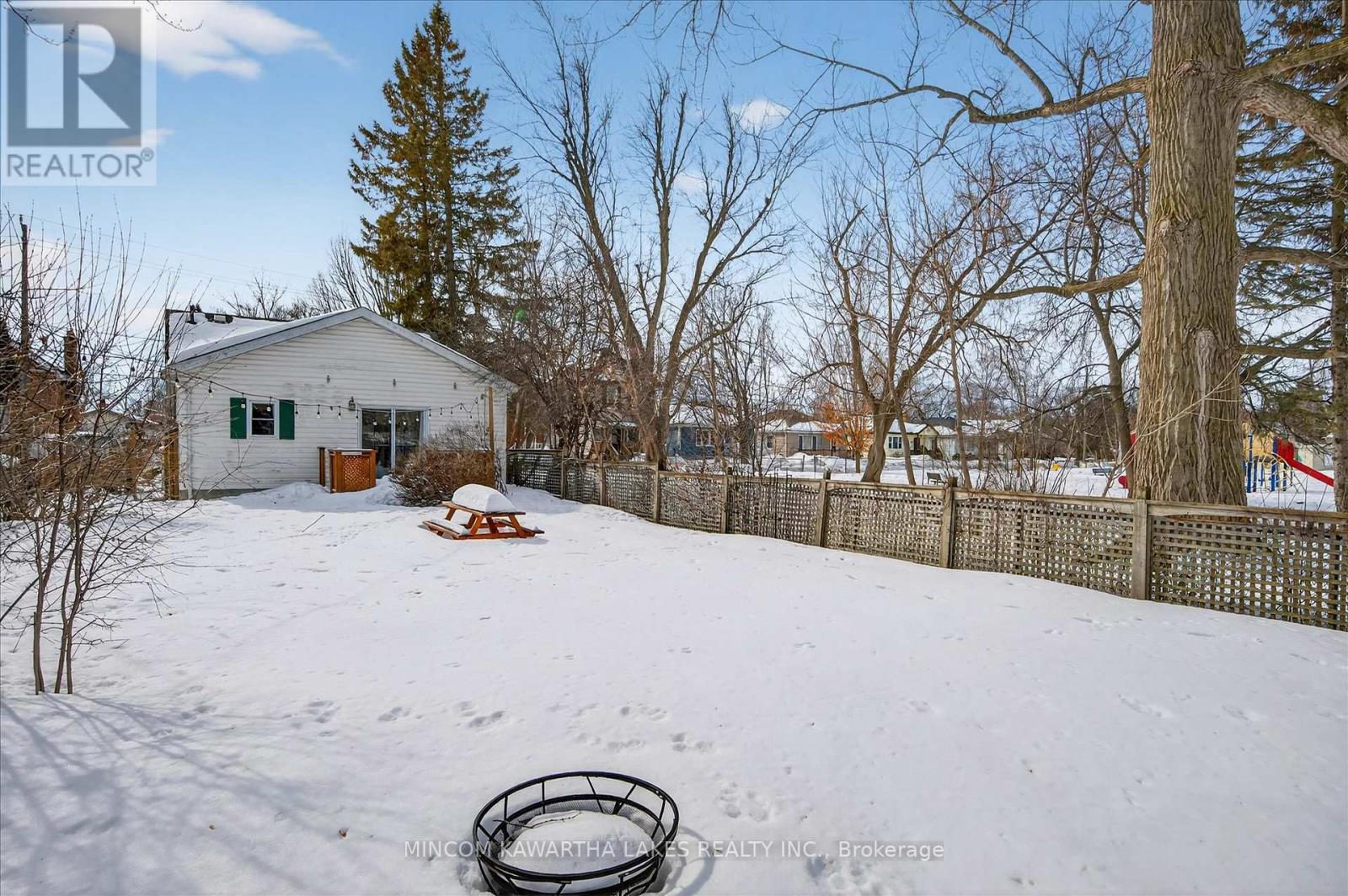 668 Brown Street, Peterborough (Otonabee Ward 1), Ontario  K9J 4K5 - Photo 38 - X12854076