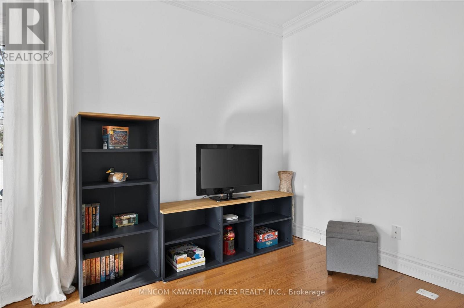 668 Brown Street, Peterborough (Otonabee Ward 1), Ontario  K9J 4K5 - Photo 7 - X12854076