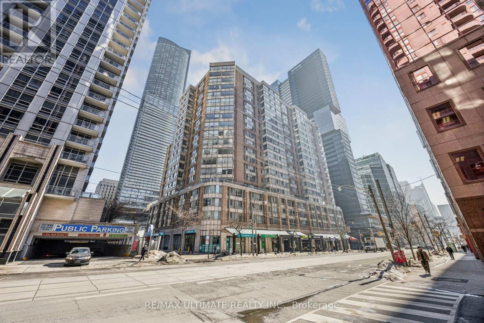 907 - 717 BAY STREET, Toronto, Ontario