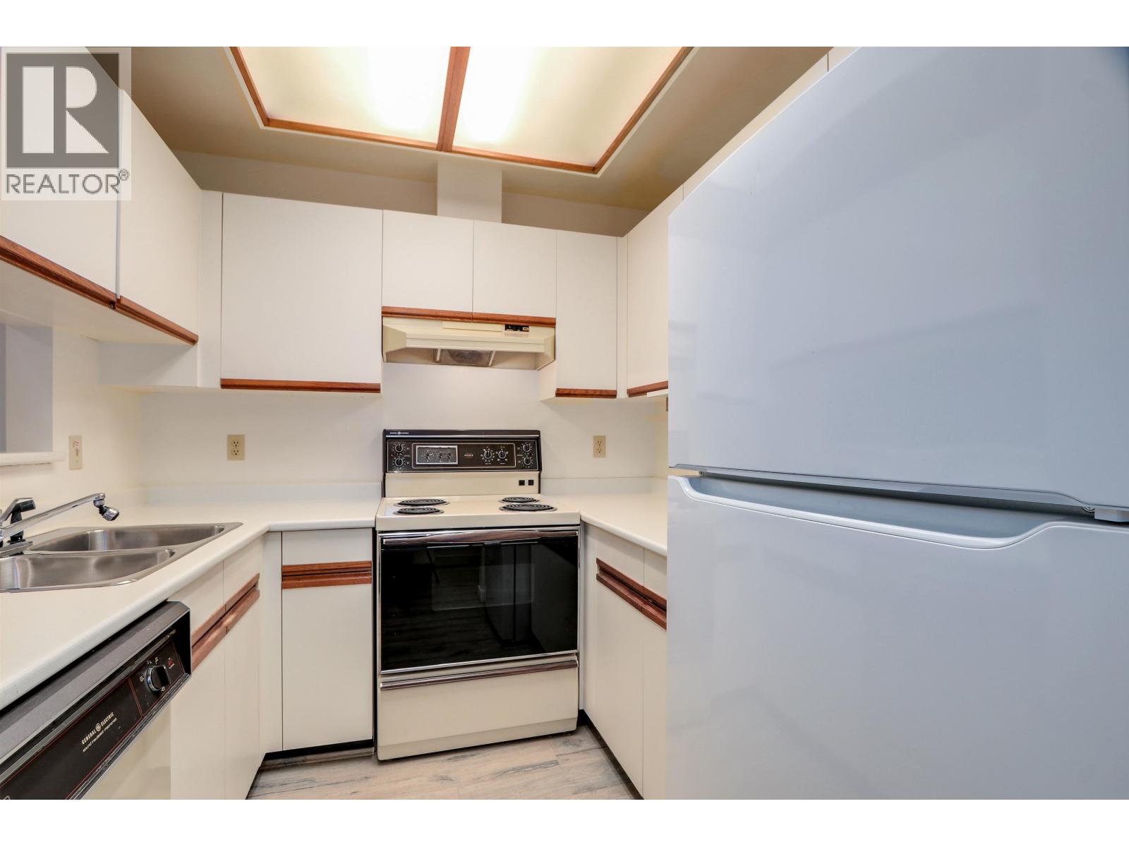 310 7580 Minoru Boulevard, Richmond, British Columbia  V6Y 1Z5 - Photo 13 - R3096497