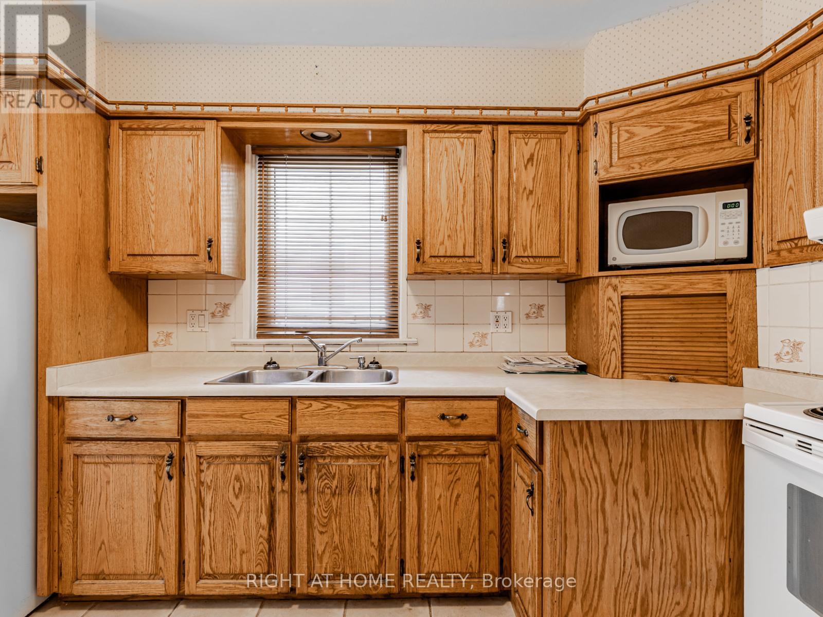 Main Unit - 36 Par Avenue, Toronto, Ontario  M1G 2G4 - Photo 18 - E12854180