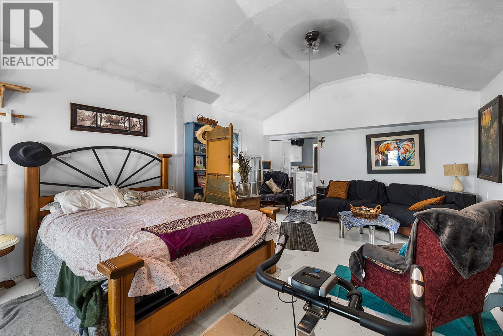 3665 Sweet Road, Baynes Lake, British Columbia  V0B 1T4 - Photo 19 - 10378238