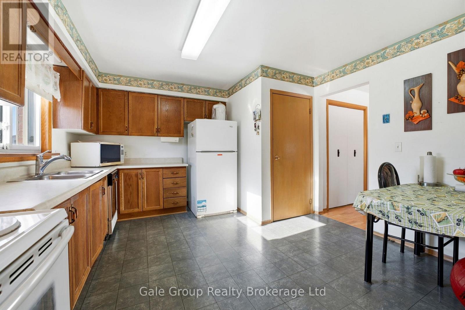 38 Adams Avenue, Tillsonburg, Ontario  N4G 5B3 - Photo 11 - X12854280