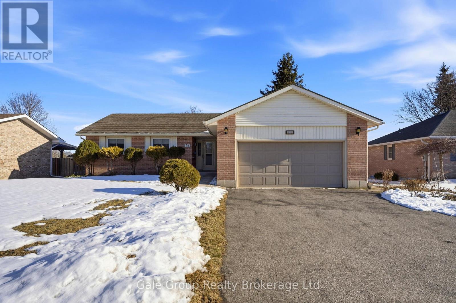 38 Adams Avenue, Tillsonburg, Ontario  N4G 5B3 - Photo 2 - X12854280