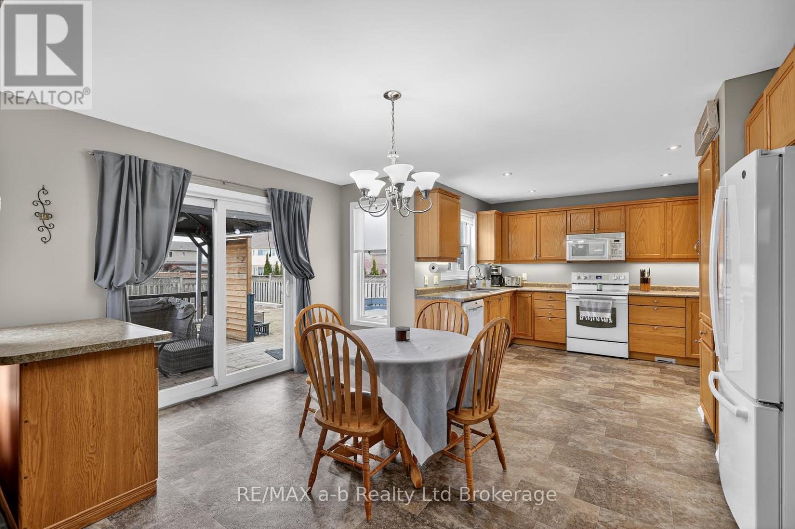 20 Owen Street, Ingersoll, Ontario  N5C 4G7 - Photo 10 - X12854224