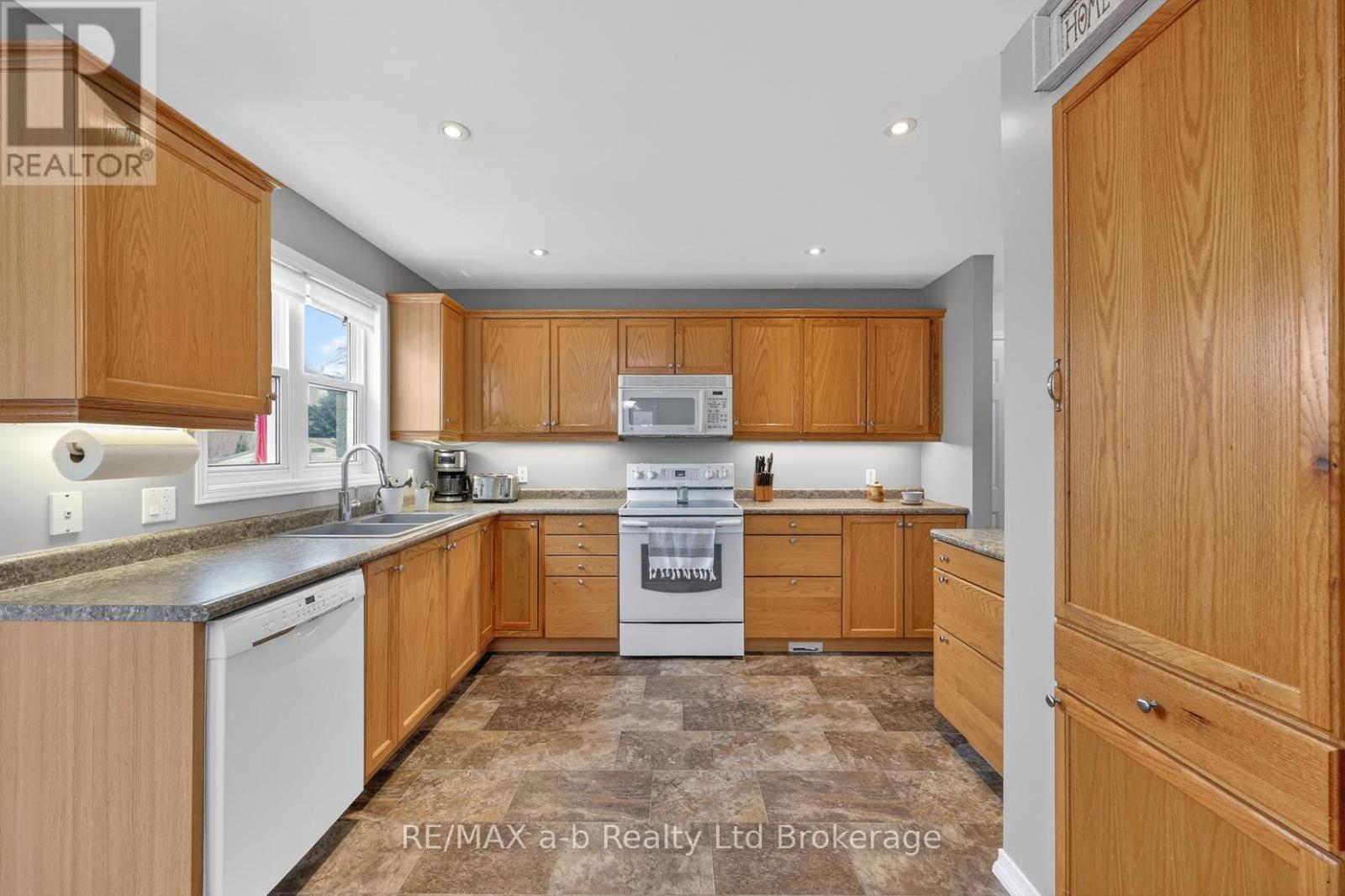 20 Owen Street, Ingersoll, Ontario  N5C 4G7 - Photo 11 - X12854224