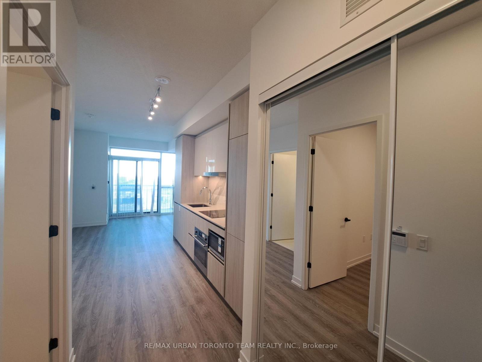 2110 - 8 Interchange Way, Vaughan (Vaughan Corporate Centre), Ontario  L4K 5Z7 - Photo 5 - N12854220