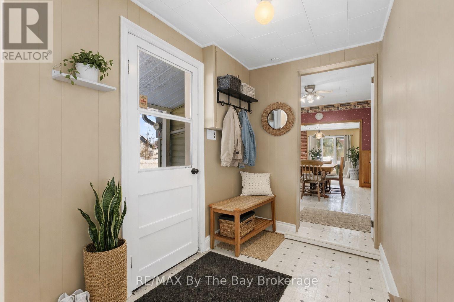 10 Wellington Street E, Clearview, Ontario  L0M 1G0 - Photo 4 - S12853678