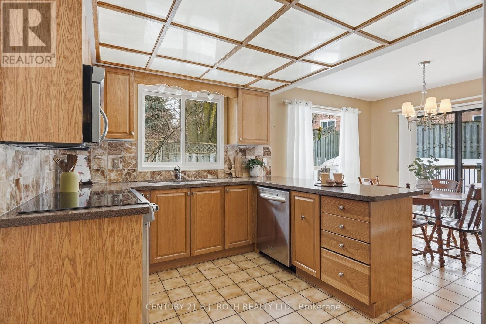 25 Autumn Lane, Barrie, Ontario  L4N 6G8 - Photo 10 - S12853990