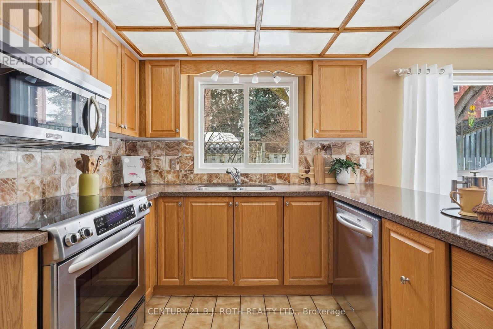 25 Autumn Lane, Barrie, Ontario  L4N 6G8 - Photo 11 - S12853990