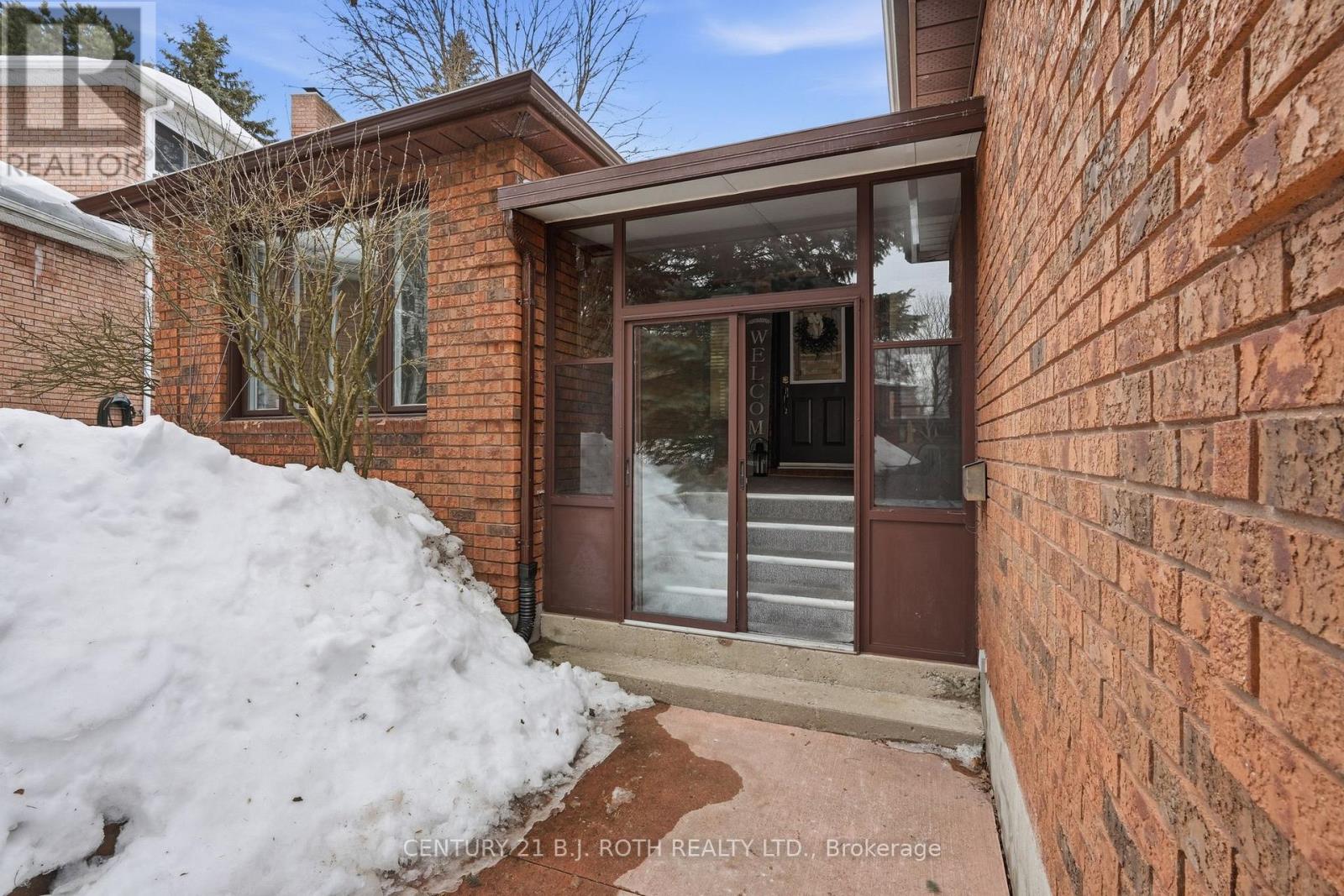 25 Autumn Lane, Barrie, Ontario  L4N 6G8 - Photo 2 - S12853990