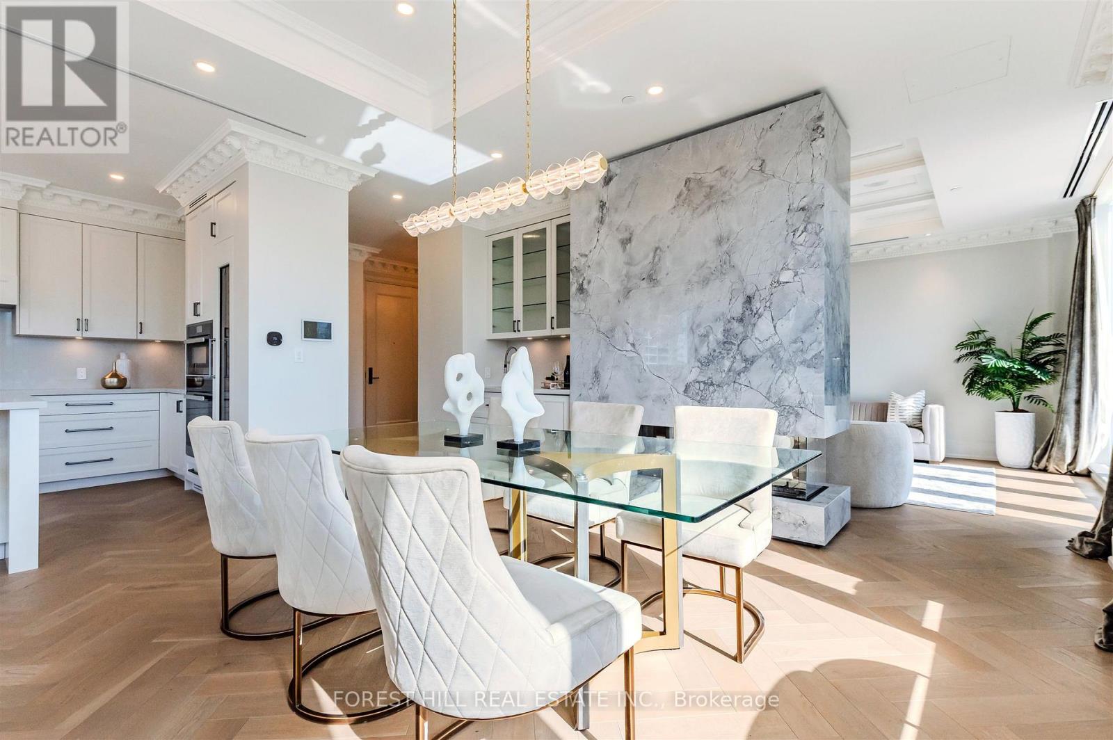 602 - 128 Hazelton Avenue, Toronto, Ontario  M5R 2E2 - Photo 4 - C12850582