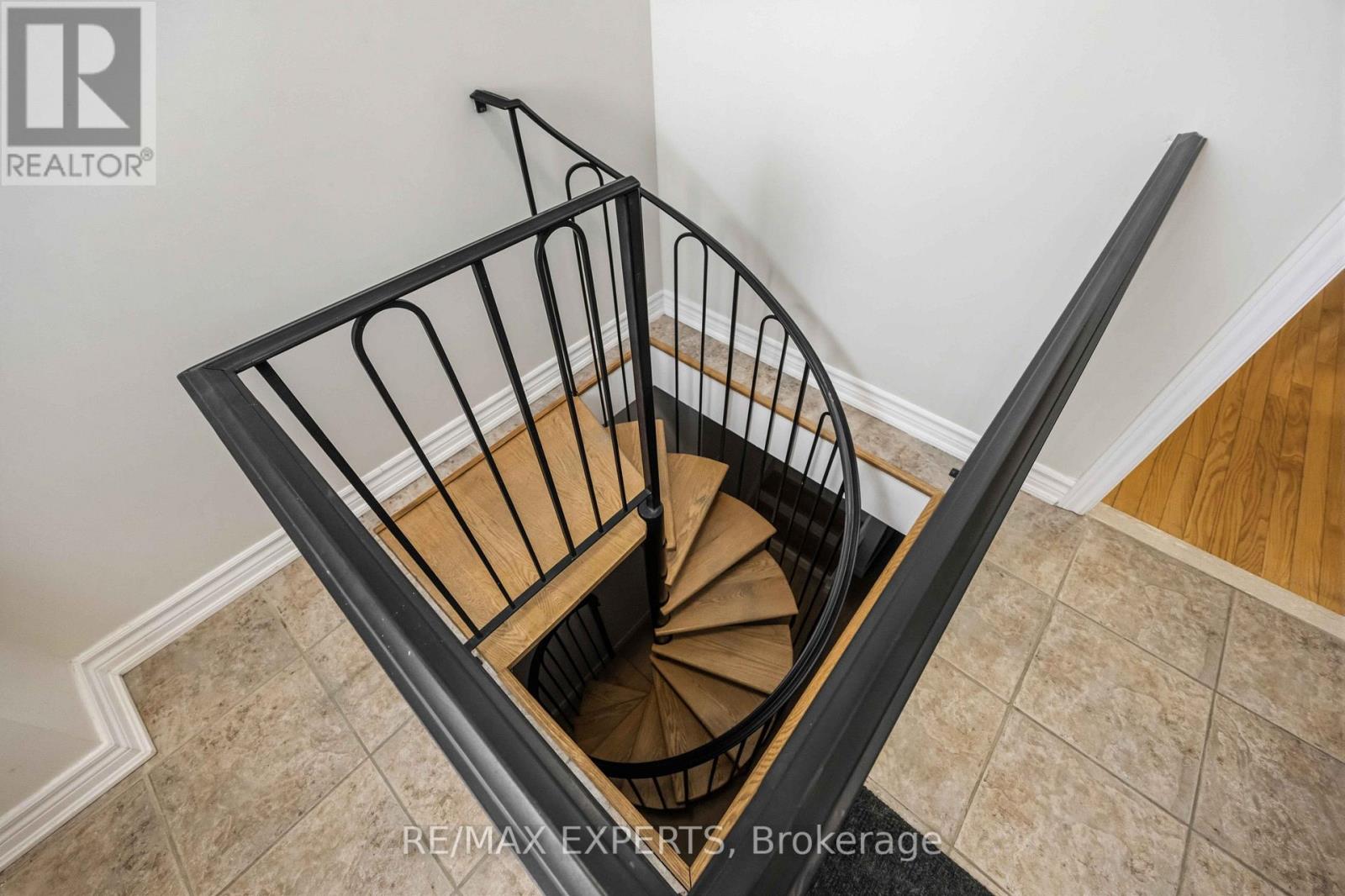 19 Shelbourne Drive, Vaughan (Vellore Village), Ontario  L4H 0K6 - Photo 4 - N12854166